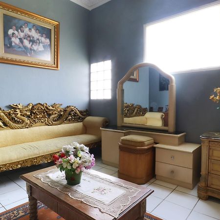 Villa Sri Manganti Jacarta Exterior foto
